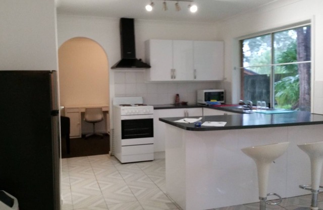 Logan Hospital Dreamworld. Tamborine. upmarket area 3 bed furnished, ask pets.