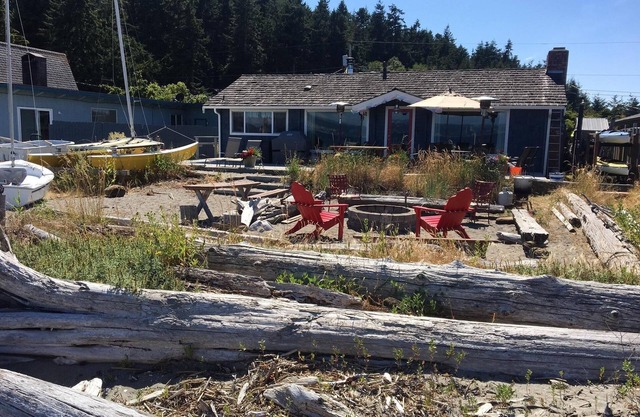 Long Point Beach Cabin ON PENN COVE