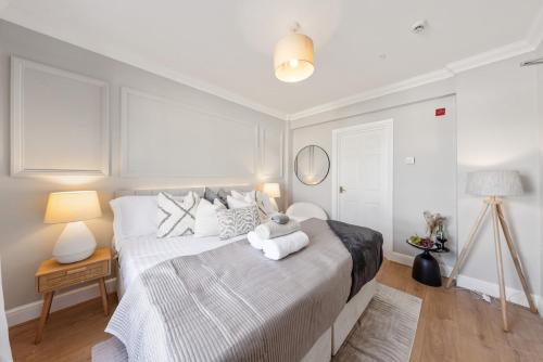 Long Stay Ready King Bed Kitchen WiFi Town