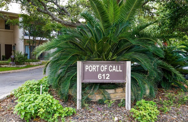 LONG TERM RENTALS.Sleeps 10.OFFERING DISCOUNTS…walk to Hotel & Amenities!