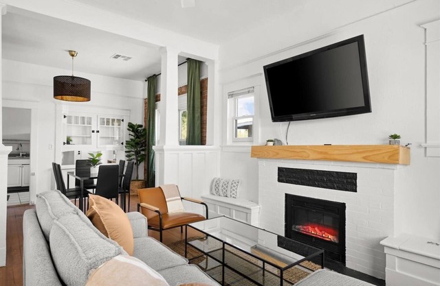 🛋 Long-Term Stay Gem | Fast Wi-Fi, Full Kitchen & Cozy Vibes