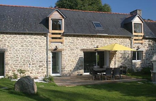 Longère with heated indoor pool on 18 ha estate with animals