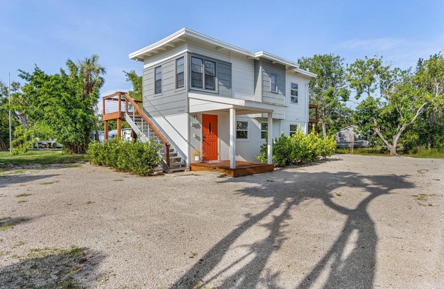 Lookout Cottage in Bokeelia! 2/2 Cottage with Boat Trailer Parking!