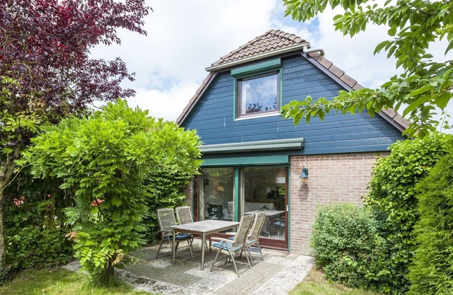 Lovely holiday home in Wolphaartsdijk close to the lake