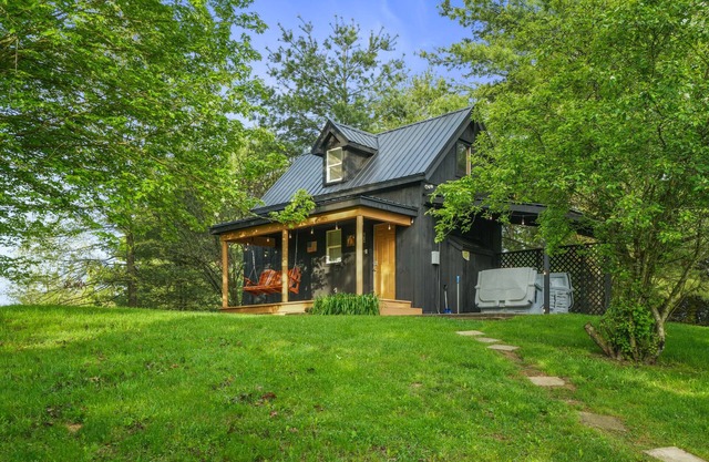 Love Shack Cabin | Hocking Hills