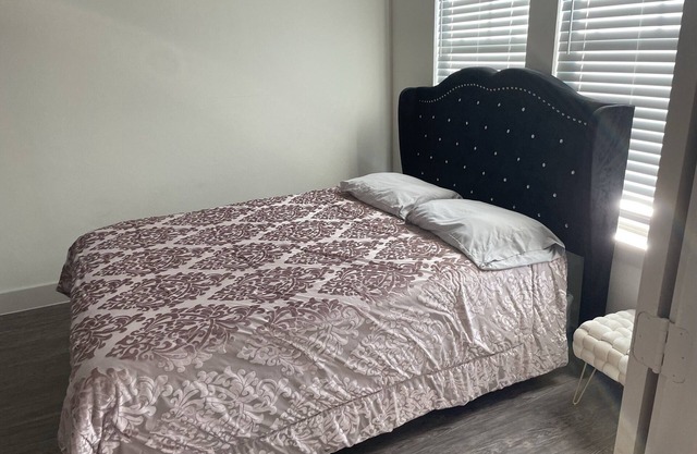 Lovely 1 bedroom comfy unit with pool