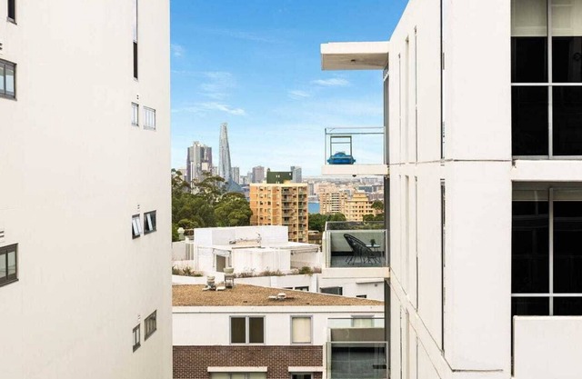 Lovely 1 Bedroom Flat in Heart of Crows Nest