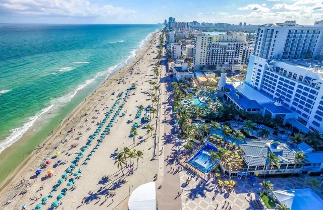 Lovely 1BR w Parking Space Walk to the Beach 7