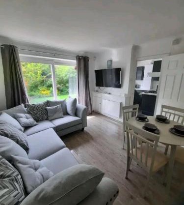 Lovely 2-bed Apartment in Knowle