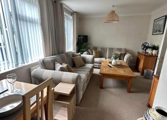 Lovely 2 bed apartment sleeps 5