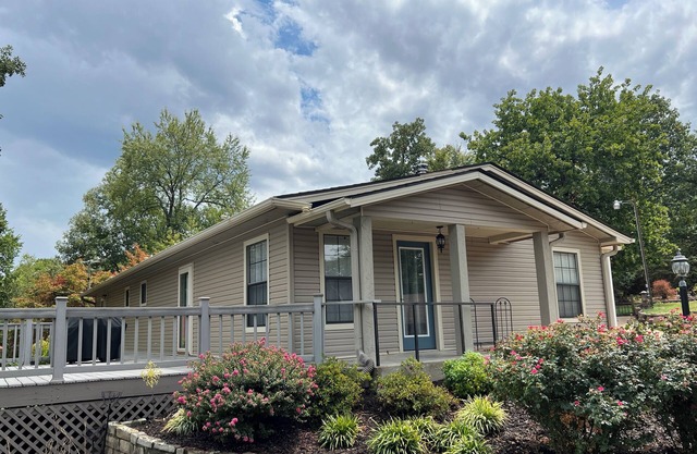 Lovely 2 bedroom 2 bath home at the base of Mt Magazine near Subiaco Academy
