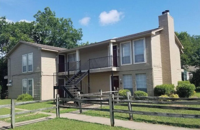 Lovely 2 bedroom in Midlothian, 3 minutes from downtown.