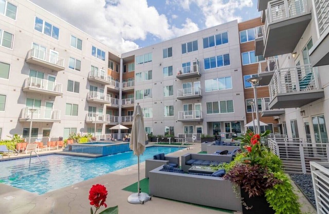 Lovely 2-Bedroom with a Pool