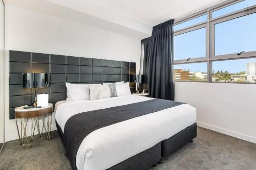 lovely 2 beds service apt in heart of chatswood