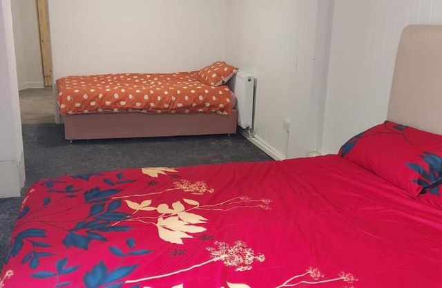 Lovely 3-Bed Apartment in Parkgate Rotherham