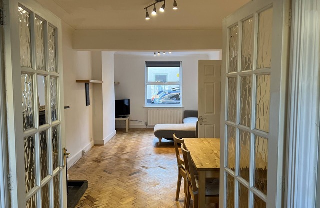 Lovely 3 bedroom home, open living/dining room, 2 bathrooms, garden and garage