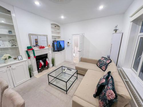 Lovely 3 bedroom maisonette with private roof terrace in Hammersmith