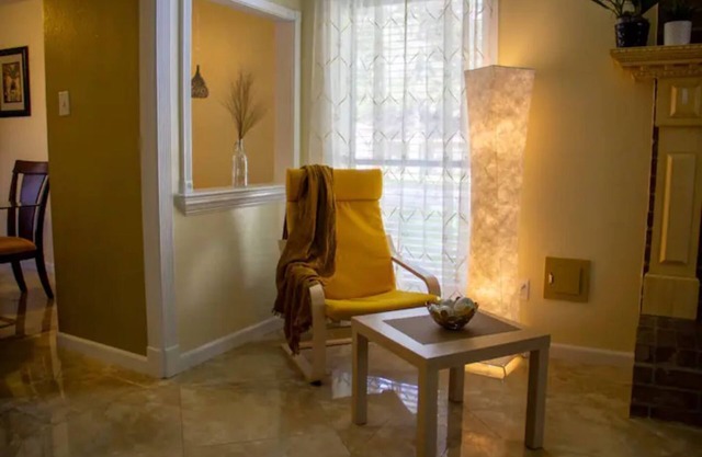 Lovely 4-bedroom house in downtown of The Woodlands