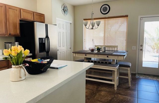 Lovely and spacious home!10 minutes away to the State Farm Stadium.