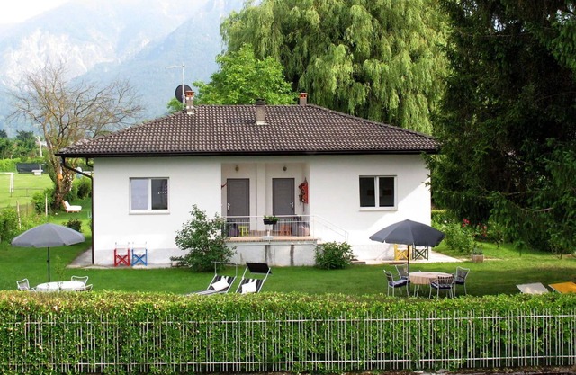 Lovely apartment in villa for 4 people with TV, patio and parking