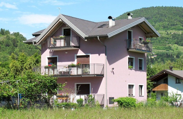 Lovely apartment for 4 people with WIFI, TV, patio, pets allowed, panoramic view and parking