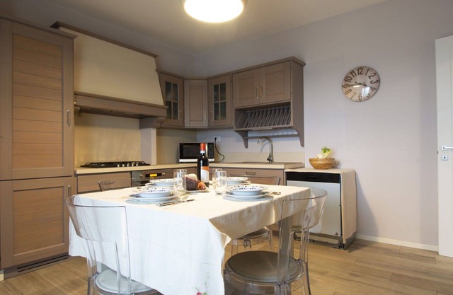 Lovely apartment for 6 people with private pool, WIFI, TV, terrace, pets allowed and panoramic v.