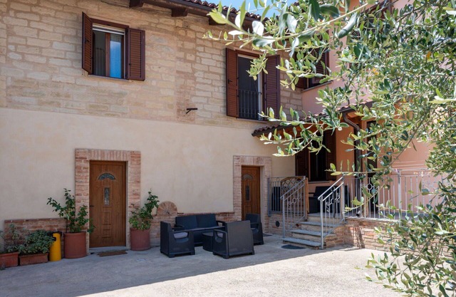 Lovely apartment for 6 people with WIFI, A/C, terrace and parking