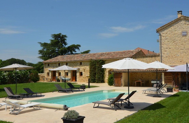 Lovely apartment for 6 people with pool, WIFI, TV, terrace and parking