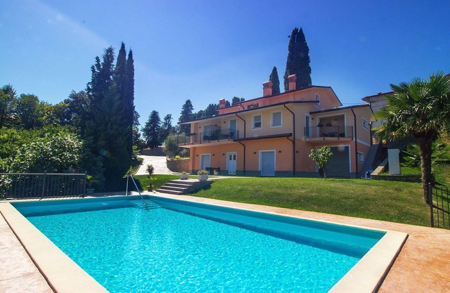 Lovely apartment for 5 people with A/C, pool, WIFI, TV, patio, panoramic view and parking