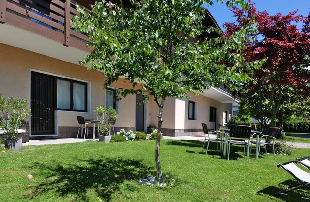 Lovely apartment for 6 guests with WIFI, TV, patio, pets allowed and parking