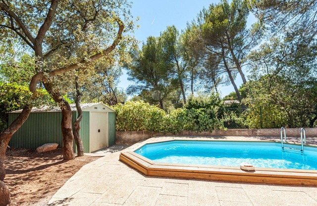 Lovely apartment for 4 people with WIFI, pool, TV, patio and pets allowed