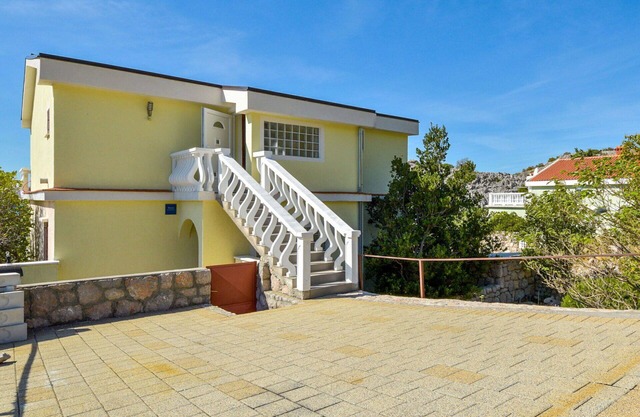 Lovely apartment for 6 guests with A/C, WIFI, TV, terrace and parking