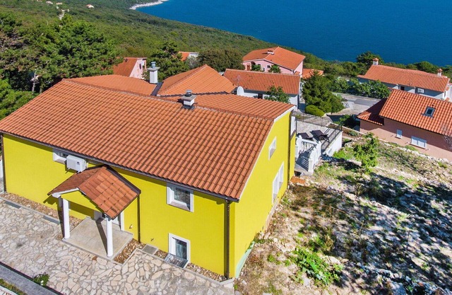 Lovely apartment for 6 people with WIFI, A/C, TV, terrace and parking
