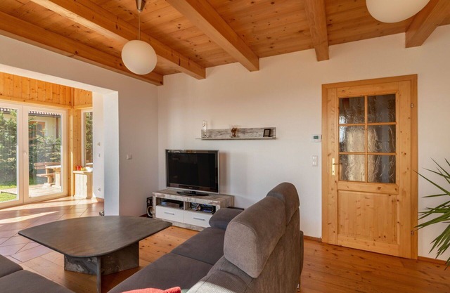 Lovely apartment for 10 guests with WIFI, TV and patio
