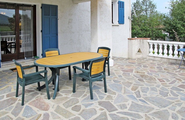 Lovely apartment for 6 guests with WIFI, A/C, TV, terrace and parking