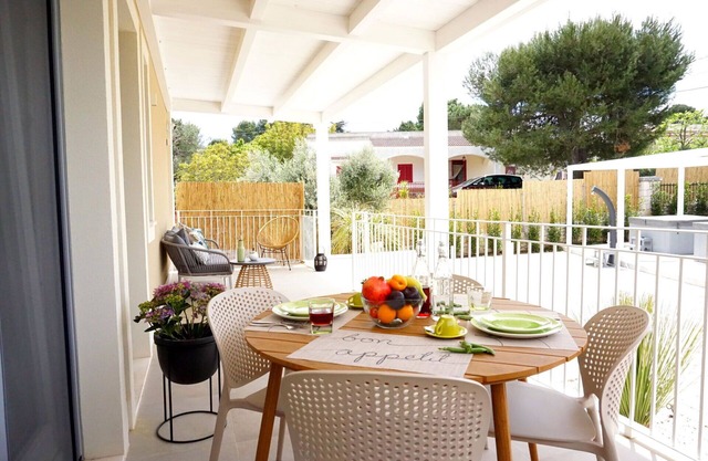 Lovely apartment in villa for 4 people with hot tub, WIFI, A/C, TV and veranda, close to Alberob.