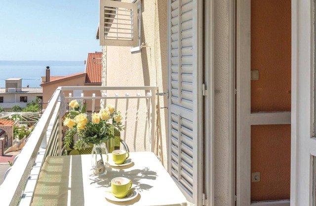 Lovely apartment in Makarska with WiFi