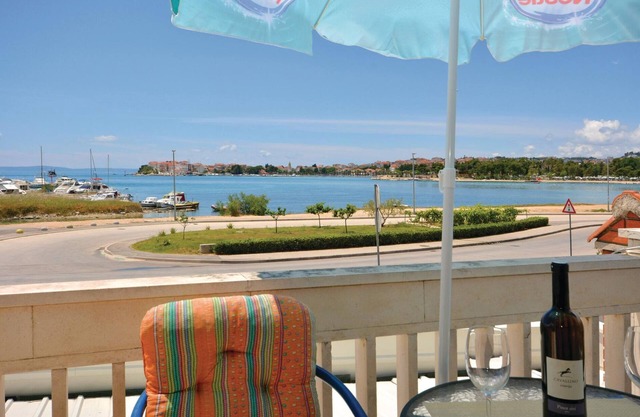 Lovely apartment in Podstrana with WiFi