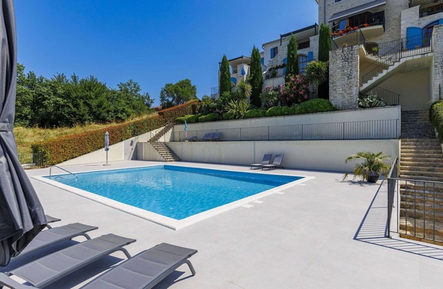 Lovely apartment in villa for 6 guests with pool, WIFI, A/C, TV, terrace and parking