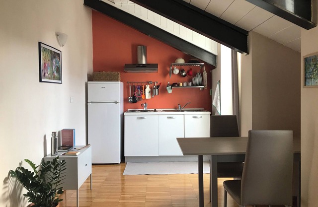 Lovely attic room a stone's throw from downtown