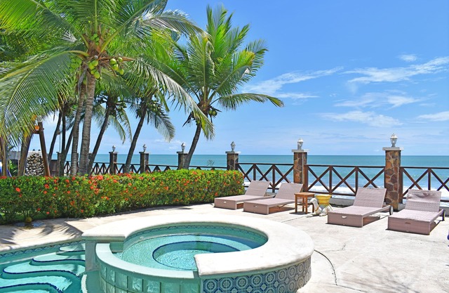 ★LOVELY BEACHFRONT HOUSE WITH POOL-CORONADO★