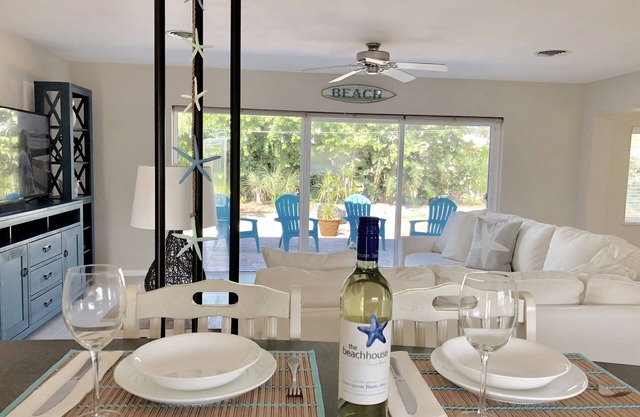 Lovely Belleair Beach Home.Only One Block To The Beach !