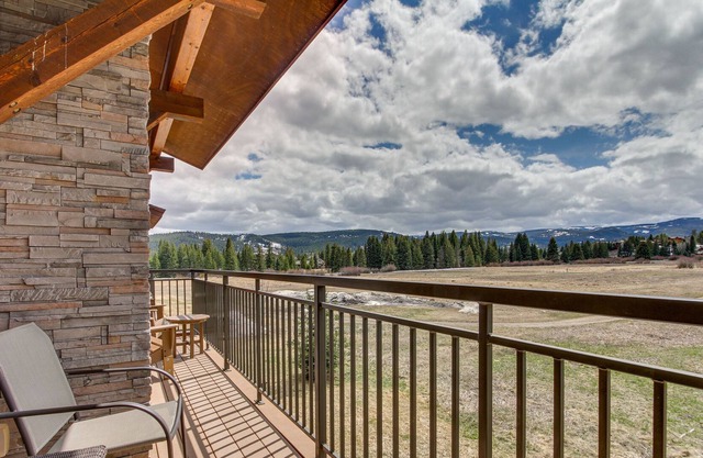 Lovely Big Sky Getaway Near Skiing & Golf!