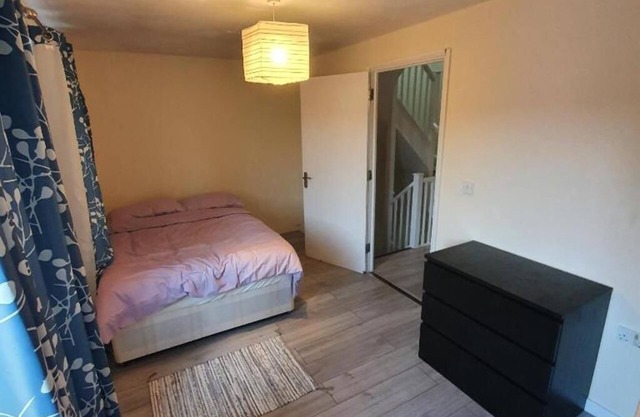 Lovely, Cosy House Easy Reach to Central London