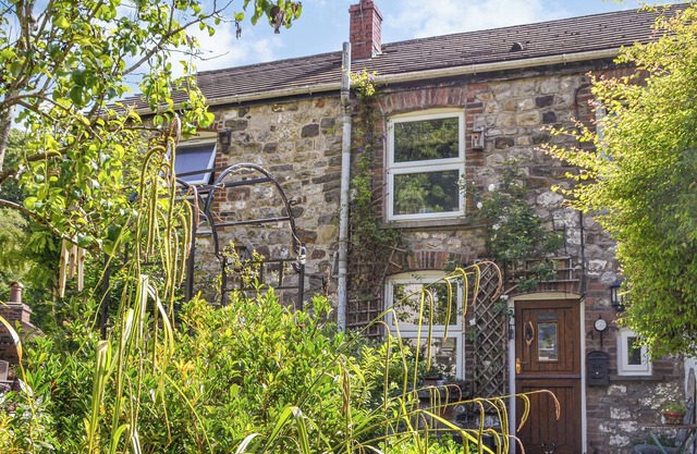 Lovely cottage with a large garden and decked area overlooking the River Taff.