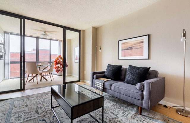 Lovely Court House 1BR w/Elevator, Gym & W/D, nr Plaza, by Blueground
