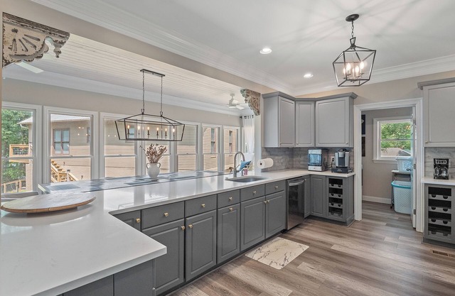 "Lovely Cruise" - Beautiful house and property on flat lot!