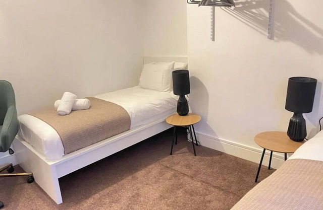 Lovely dog friendly home sleeps 6 with parking