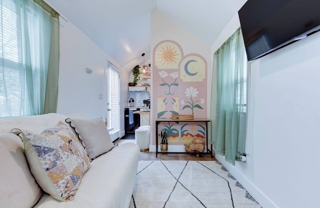 Lovely East Austin Tiny Home!