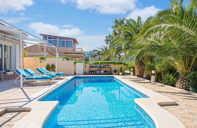 Lovely Holiday Home in Alicante with Private Swimming Pool